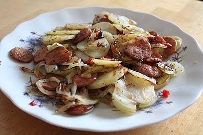 Ziemniaki smażone z chorizo