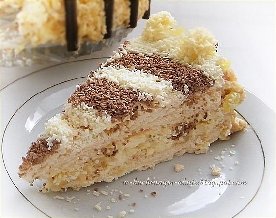 Tort bezowy z kremem ananasowym