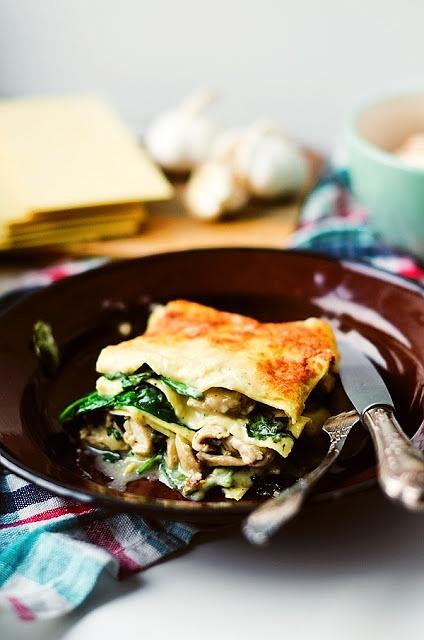 Lasagne ze szpinakiem, pieczarkami i kurczakiem