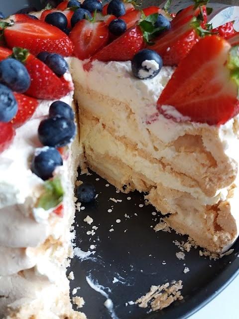 Tort Pavlova z kremem mascarpone
