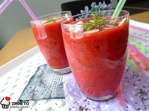 Koktajl truskawka kiwi z nasionami chia