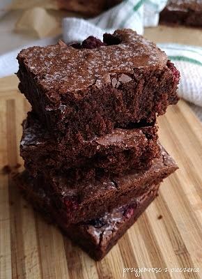 Brownie z malinami