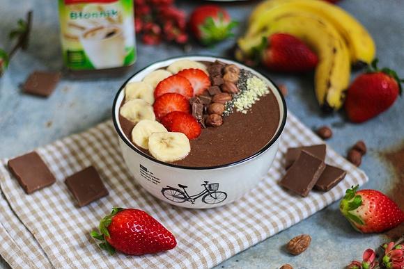 Czekoladowa miska smoothie bowl