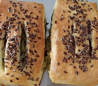 Drożdżówki z pieczarkami i młodą kapustą