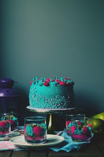Tort aqua z karmelizowanymi gruszkami