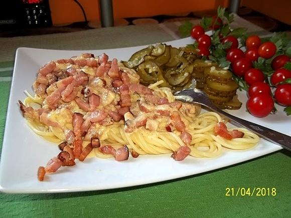 Makaron z boczkiem w sosie carbonara