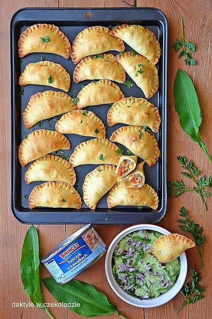 Pieczone pierożki z tuńczykiem