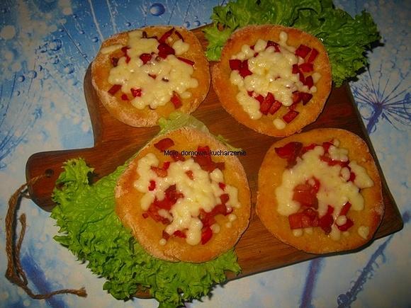 Pizzerinki na ziemniaczanym spodzie