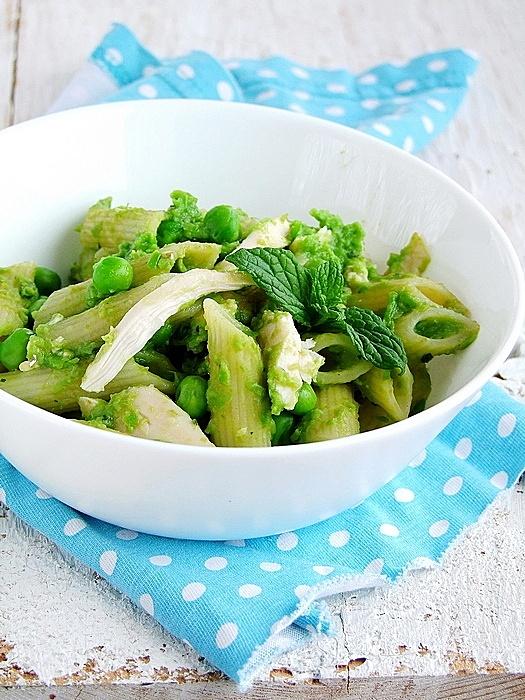 Makaron z groszkowo-miętowym pesto
