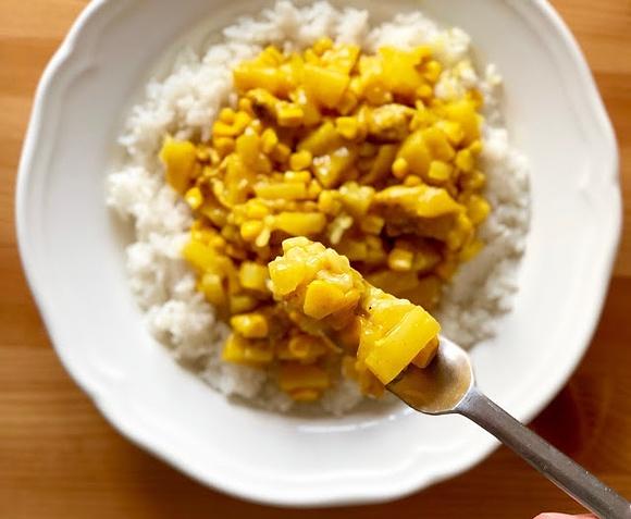 Curry z kurczakiem ananasem i kukurydzą