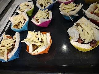 Babtosty - pieczone muffinki z pieczarkami, szynką i papryką
