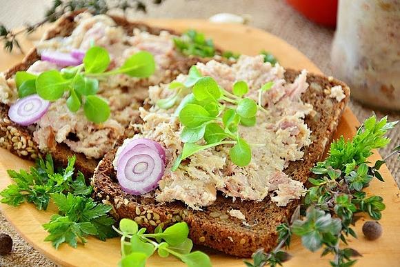 Domowa mielonka słoikowa - kiełbasa z galaretką