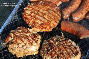 Domowe burgery z indyka z musztardą i chili