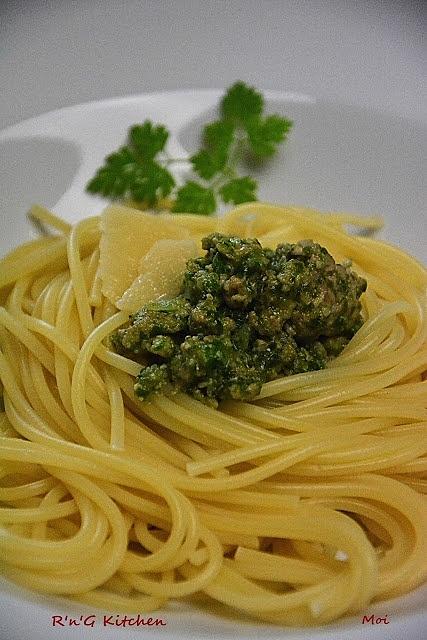 Spaghetti z mięsem i czosnkiem niedźwiedzim