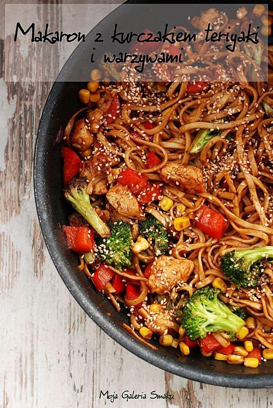 Makaron z kurczakiem teriyaki i warzywami