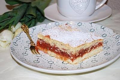 Kruchy placek z rabarbarem