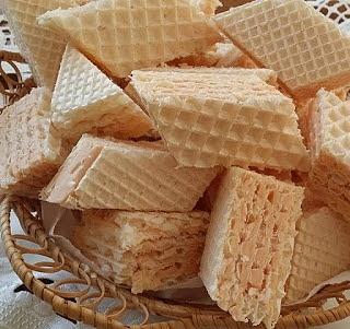 Domowe wafle z galaretką i mlekiem w proszku