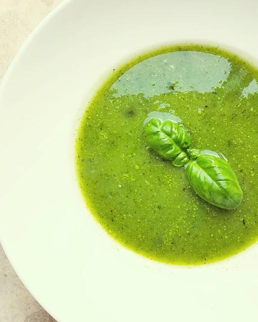 Zielona zupa detox - prosty przepis na zdrową zupę warzywną