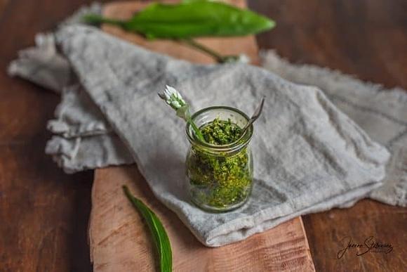 Pesto z czosnku niedźwiedziego