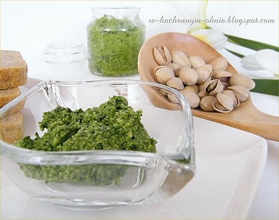 Pesto z liści rzodkiewki