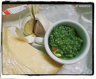 Pesto z pokrzywy - przepis na oryginalny dodatek do dań