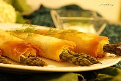 Szparagi owinięte ciastem filo i pomysły na wycieczki