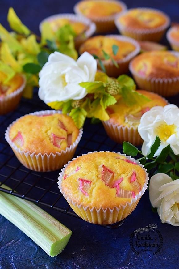 Prosty przepis na muffinki z rabarbarem