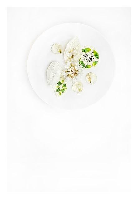 Ciasto angel food i krem akacjowy