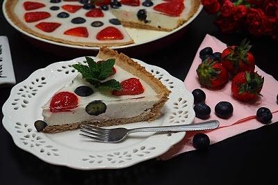 Gryczana tarta sernikowa z owocami