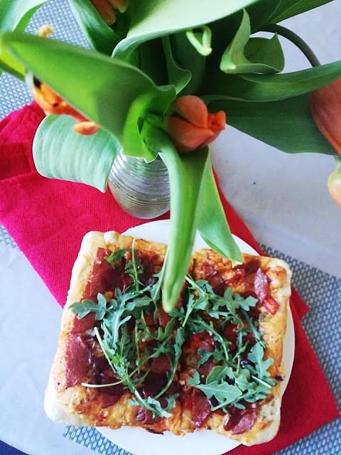 Domowa pizza peperoni