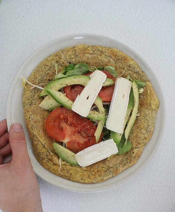 Śniadaniowa tortilla ziołowa