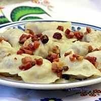Pierogi z białą kiełbasą i chrzanem