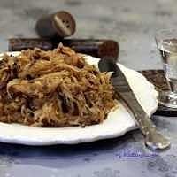 Bigos na wędzonej golonce
