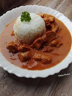 Lekko pikantny kurczak z mlekiem kokosowym i ryżem