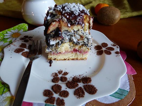 Ciasto Pijak z wiśniówką, kremem budyniowym i bezą kokosowo-makową