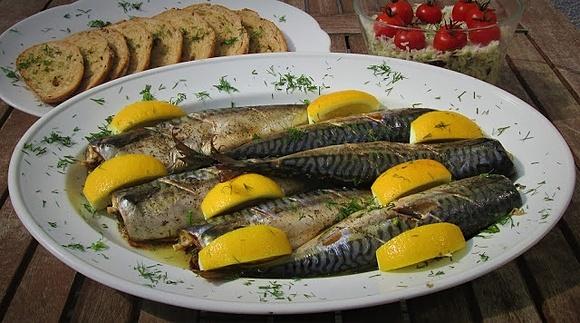 Pieczona makrela świeża