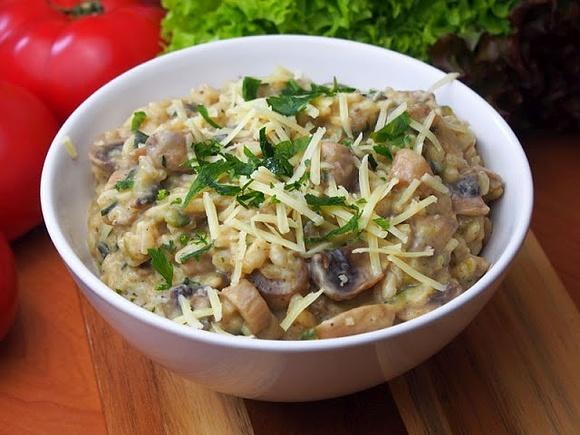Kremowe risotto z pieczarkami i cukinią
