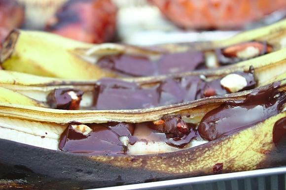 Grillowane banany z czekoladą
