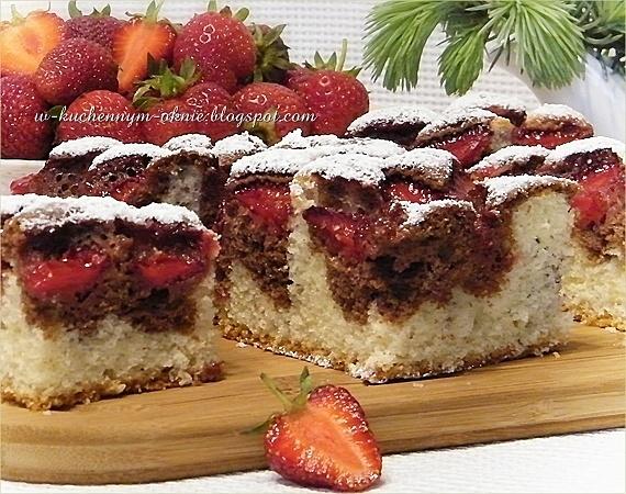 Ciasto z truskawkami na oleju i śmietanie