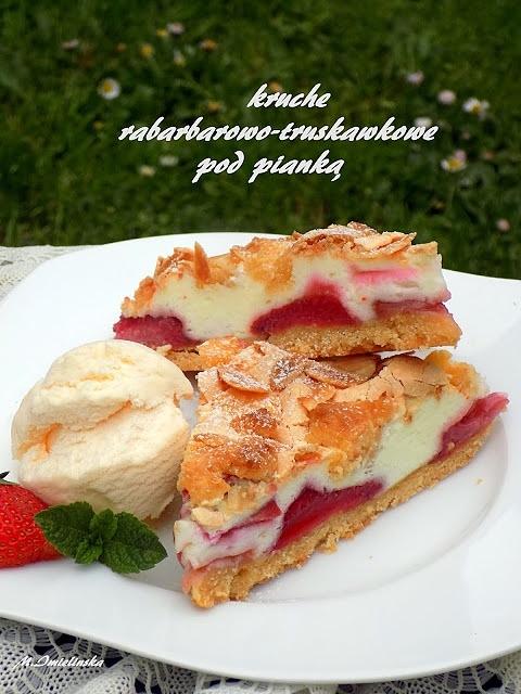 Ciasto z rabarbarem, truskawkami i pianką