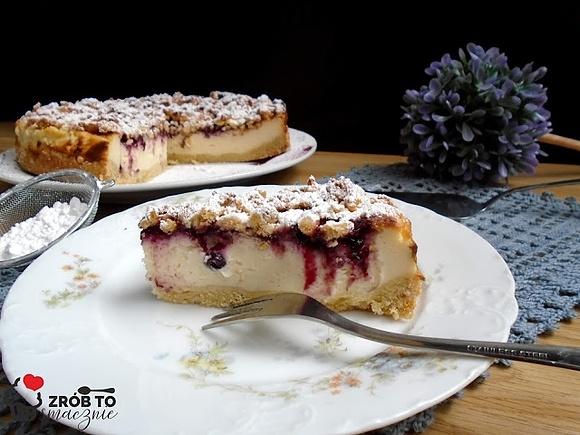 Sernik z mascarpone na kruchym cieście z konfiturą porzeczkową i kruszonką