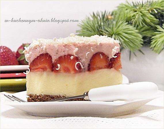 Sernik na zimno ananasowo-truskawkowy