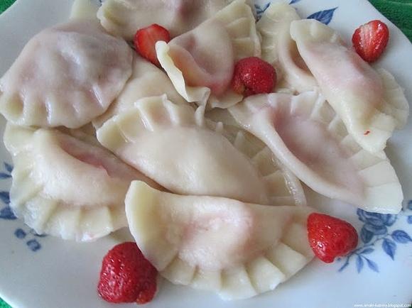 Pierogi z truskawkami mięciutkie ciasto parzone