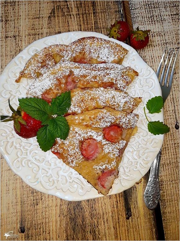 Omlet z truskawkami