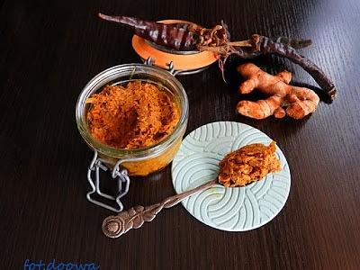 Żółta pasta curry do dań kuchni tajskiej i azjatyckiej