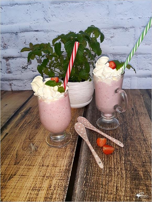 Shake truskawkowy na słoneczne dni