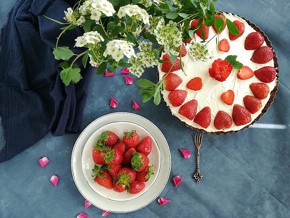 Kakaowa tarta z kremem i nutą cytrynową