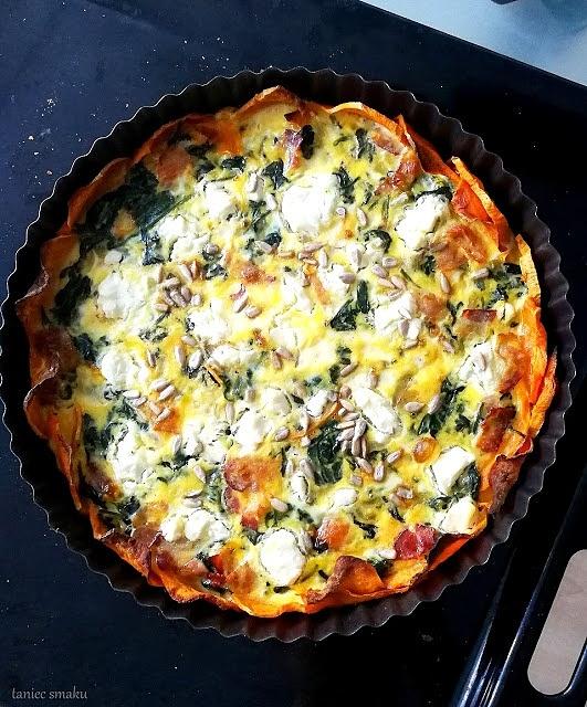 Quiche ze spodem z plasterków batata ze szpinakiem i fetą
