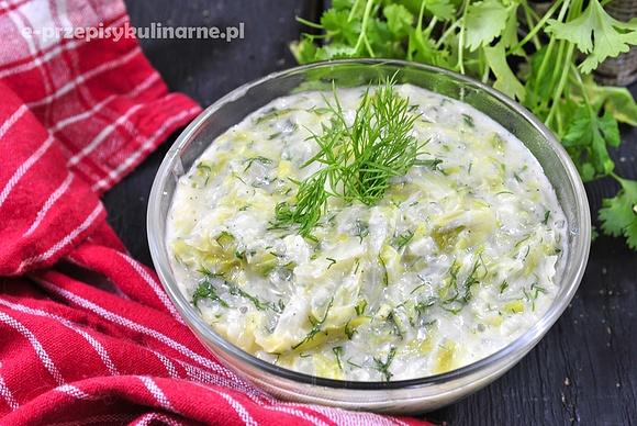 Młoda kapusta na gęsto z koperkiem i zasmażką