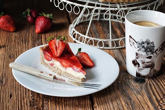 Tarta truskawkowa z domową galaretką i budyniem